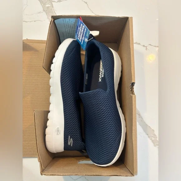 Skechers women’s size 8.5 WIDE - Picture 1 of 9